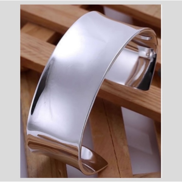 Jewelry - STERLING SILVER BOHO BANGLE
